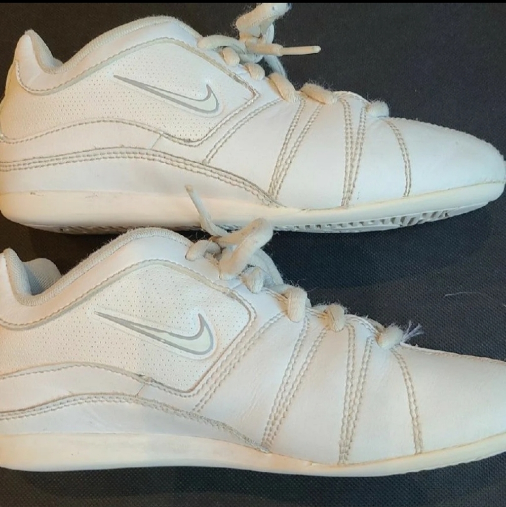 SOLD cheer shoes youth